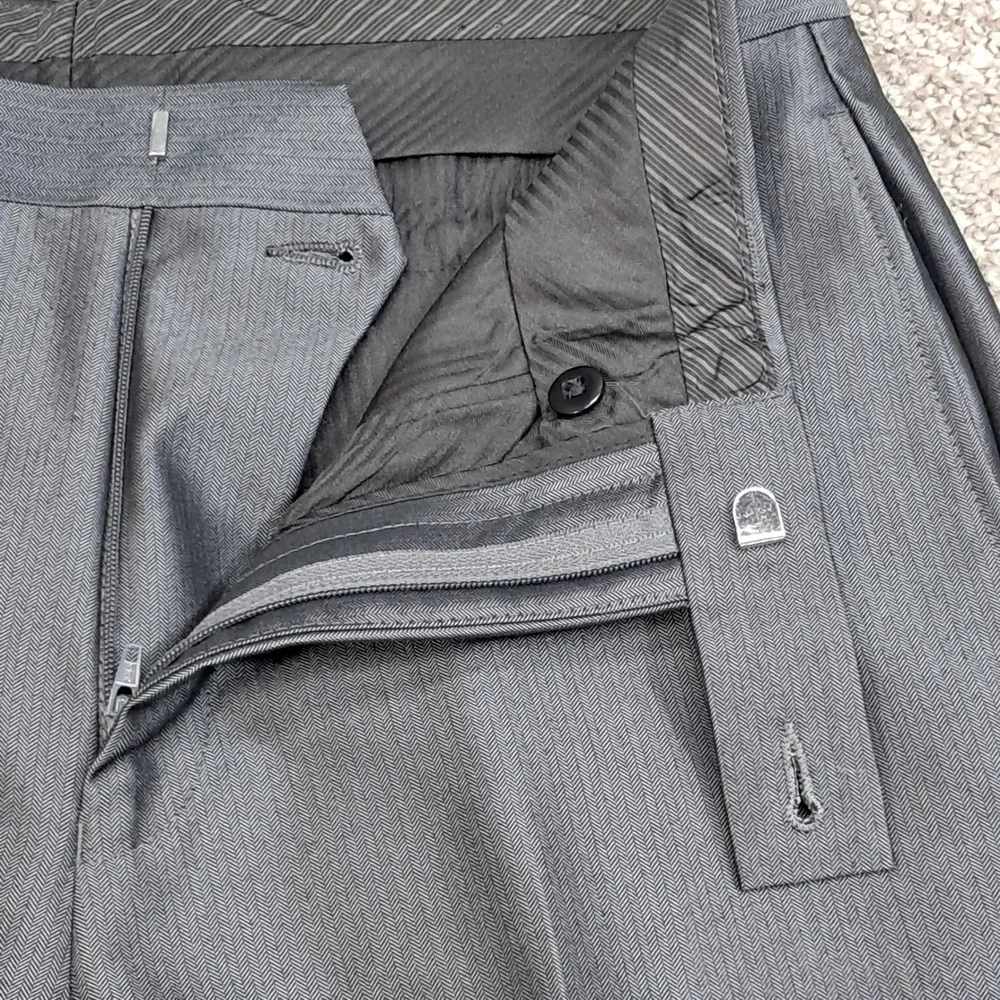 Calvin Klein Mens 2 Piece Suit 38L 30x32 Sharkskin Gray Herringbone Blazer Pant
